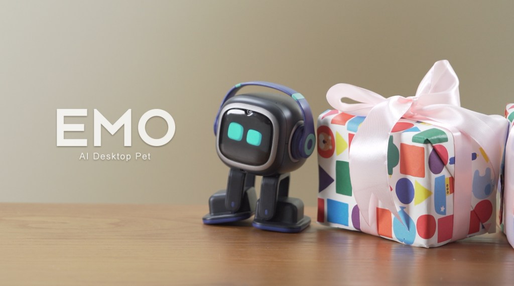 Meet EMO – AI Desktop Pet Robot who is Smart & Cute for you