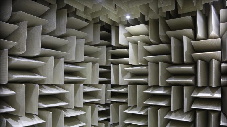 <strong>Inside the World’s Quietest Room in Microsoft’s Office where No one can Stay inside beyond 1Hour</strong>