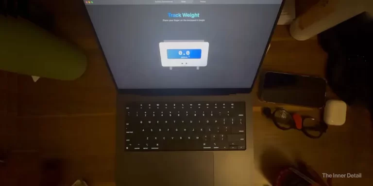 MacBook as weighing scale
